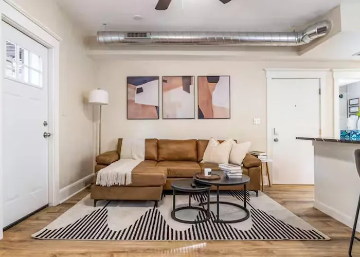 Modern W/ Netflix Near Downtown & Upmc Apartment *
