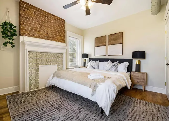 Modern W/ Netflix Near Downtown & Upmc Pittsburgh