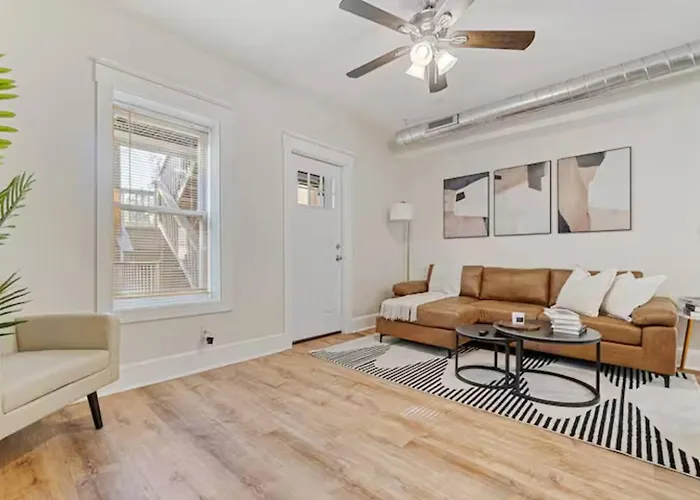 Modern W/ Netflix Near Downtown & Upmc