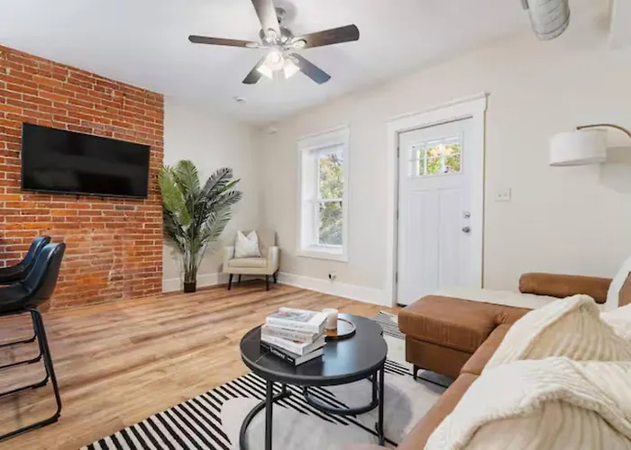 Apartment Modern W/ Netflix Near Downtown & Upmc *