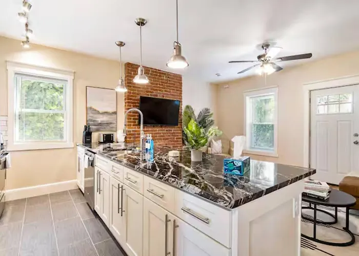 Apartment Modern W/ Netflix Near Downtown & Upmc