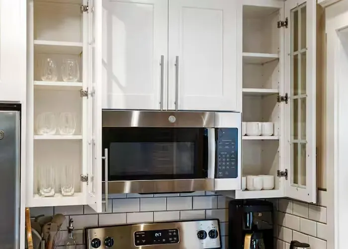 Apartment Modern W/ Netflix Near Downtown & Upmc *
