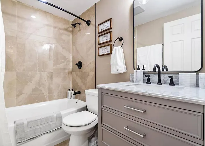Modern W/ Netflix Near Downtown & Upmc Apartment *
