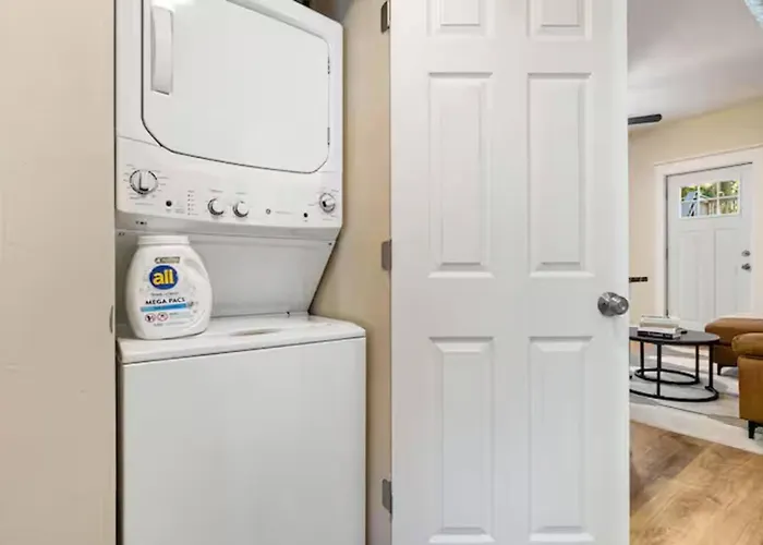 Apartment Modern W/ Netflix Near Downtown & Upmc *