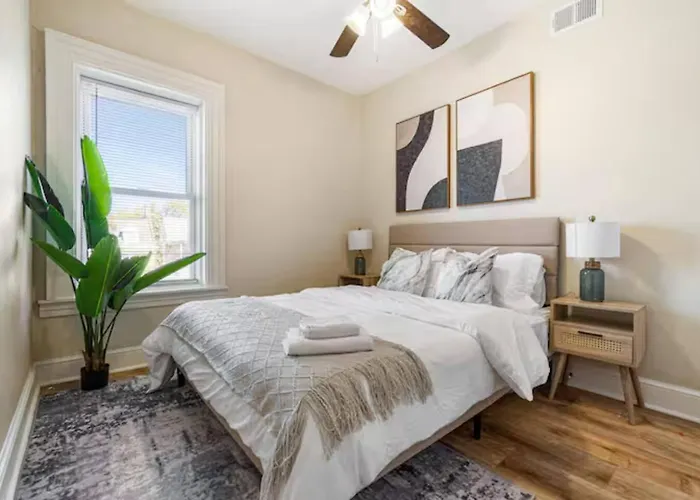 Modern W/ Netflix Near Downtown & Upmc Pittsburgh