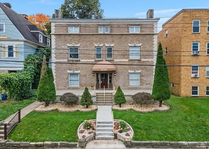 Modern W/ Netflix Near Downtown & Upmc Apartment *