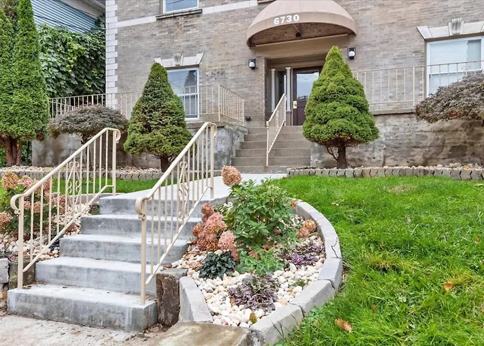 Modern W/ Netflix Near Downtown & Upmc *