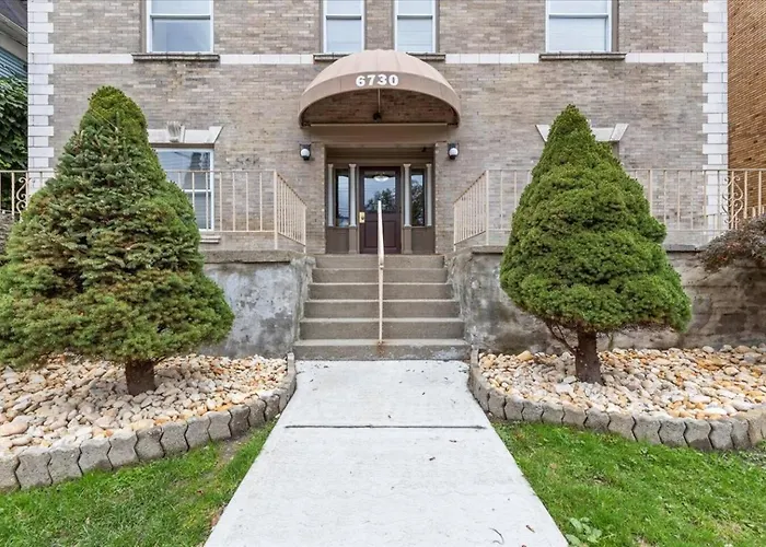 Modern W/ Netflix Near Downtown & Upmc